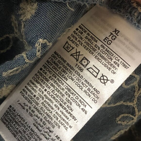 Nike Sportswear Logo T-Shirt - Just Do It Black Neon CW0377-010 - Picture 9 of 9